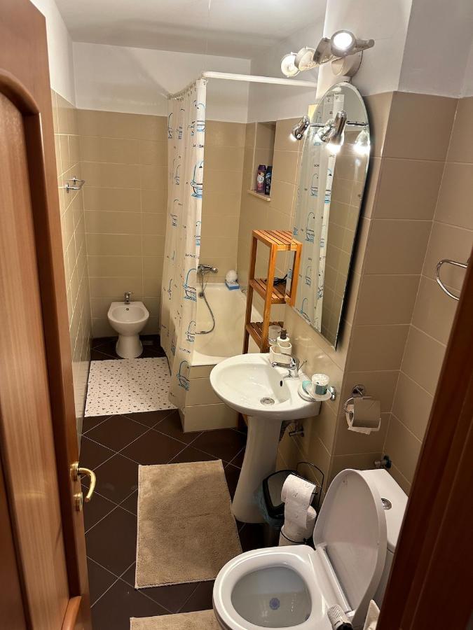 בוקרשט Unirii Lake Tribunal מראה חיצוני תמונה