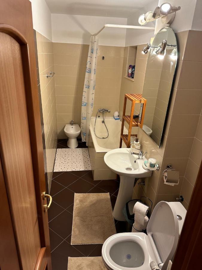 בוקרשט Unirii Lake Tribunal מראה חיצוני תמונה
